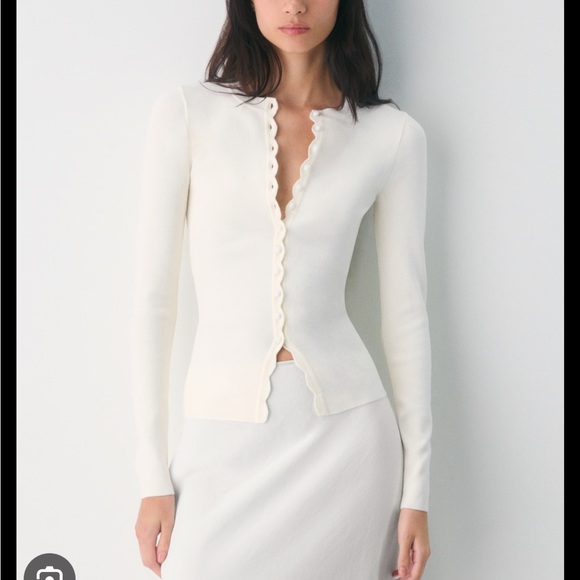 Aritzia Sweaters - Aritzia Shelly Cardigan in Light Birch Size M